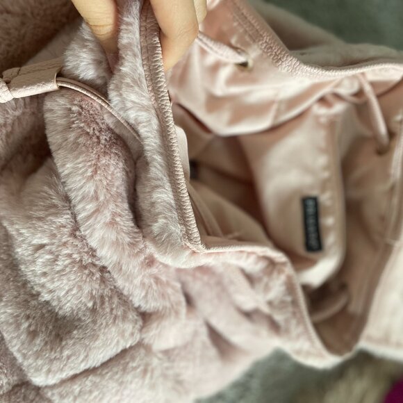 fluffy backpack - Picture 2 of 2